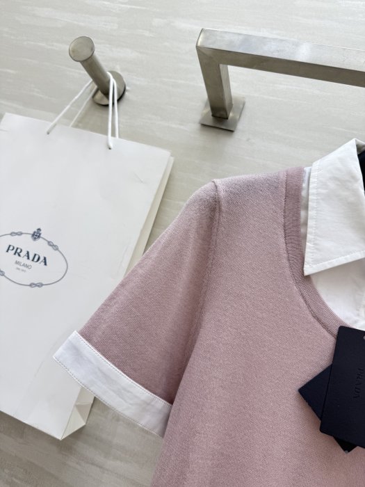 T-shirt women's фото 4