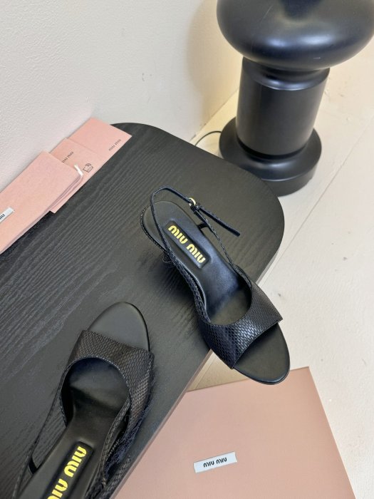 Босоножки фото 4