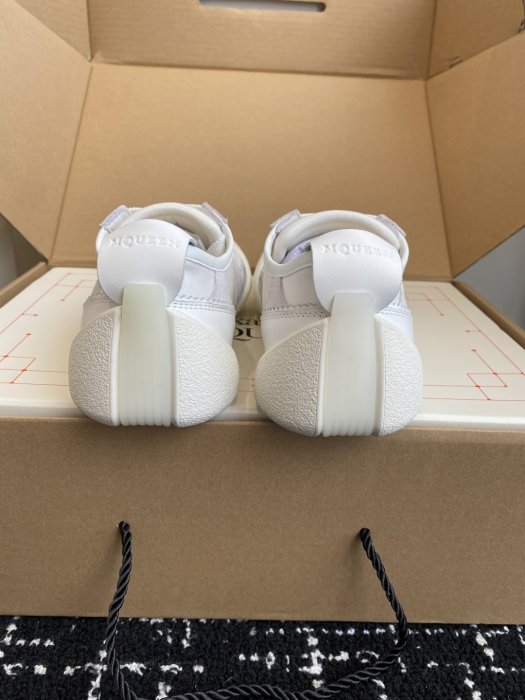 Кросівки фото 8