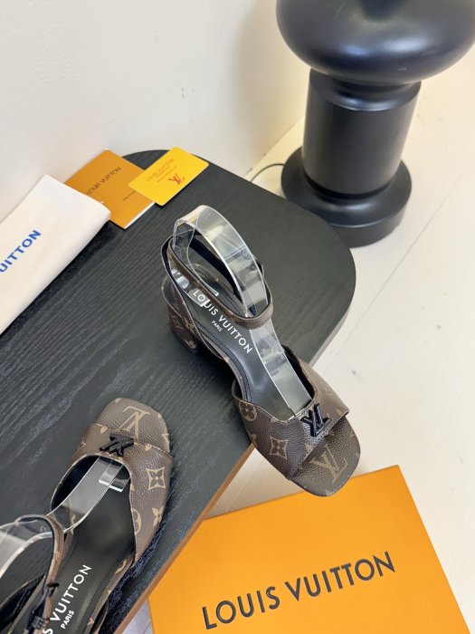 Босоножки фото 4