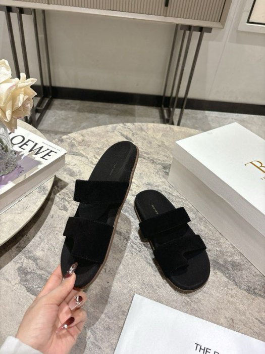 Шлепанцы женские фото 3