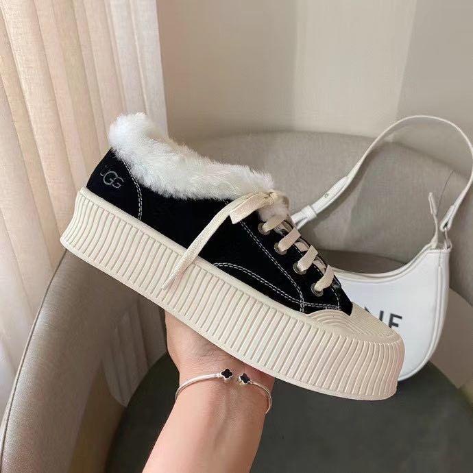 Sneakers women's on fur