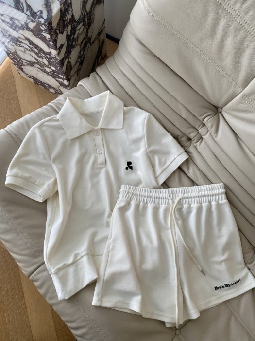 Костюм женский