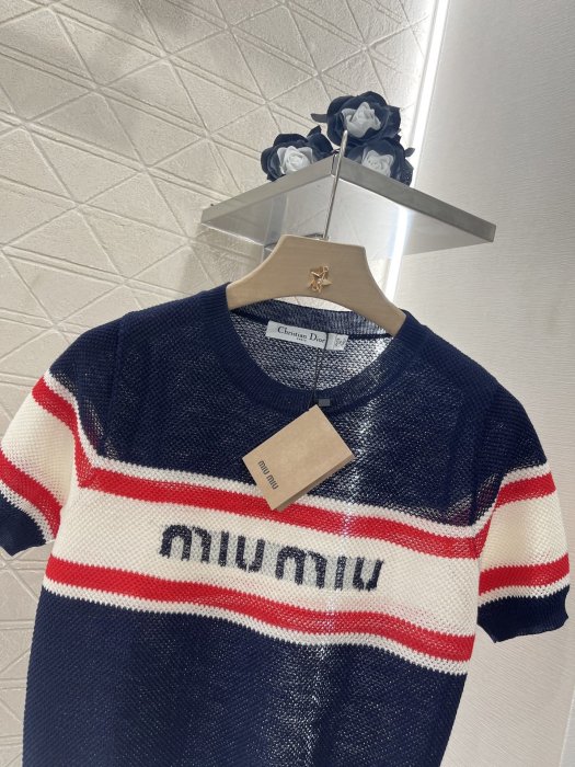 T-shirt women's фото 3