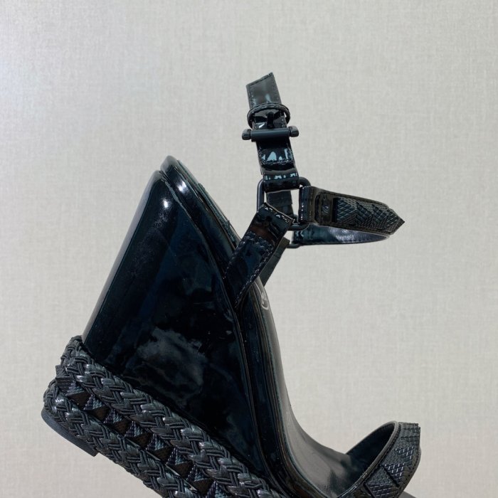 Босоножки фото 8