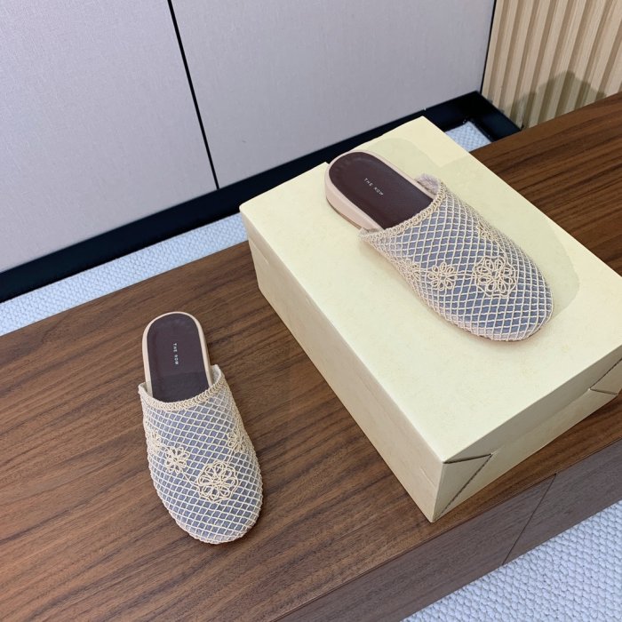 Шлепанцы женские фото 5