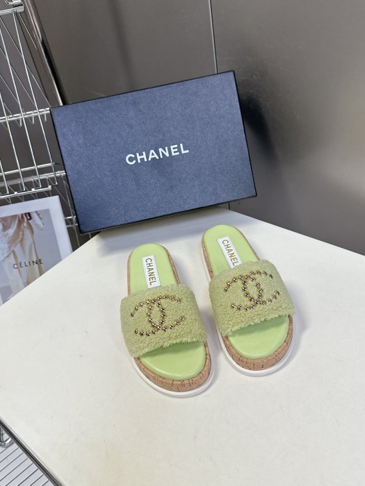 Шлепанцы женские