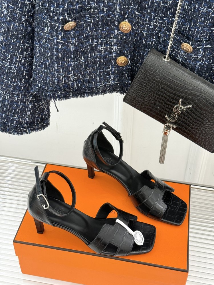 Босоножки фото 3