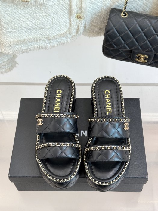 Шлепанцы женские фото 4