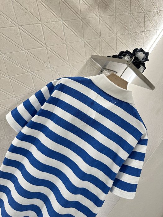 T-shirt women's фото 4