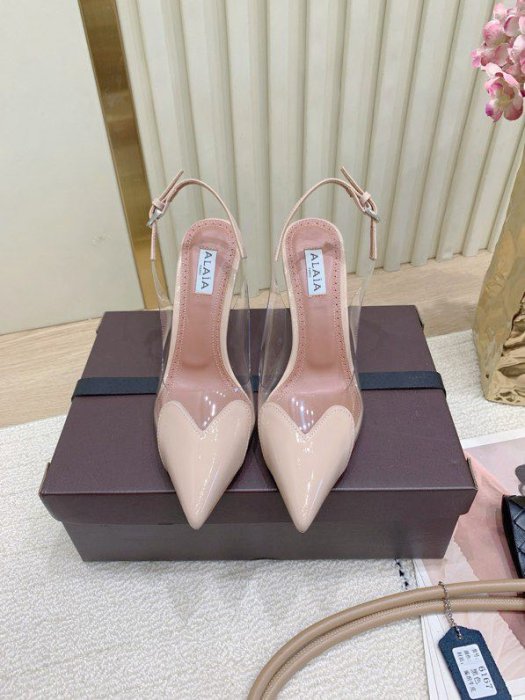 Босоножки на шпильке