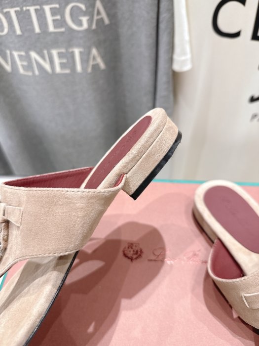 Шлепанцы фото 8