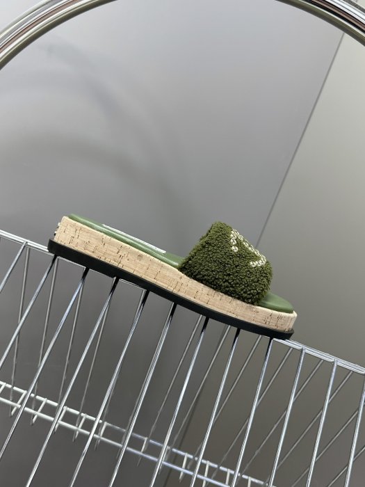 Шлепанцы женские фото 5