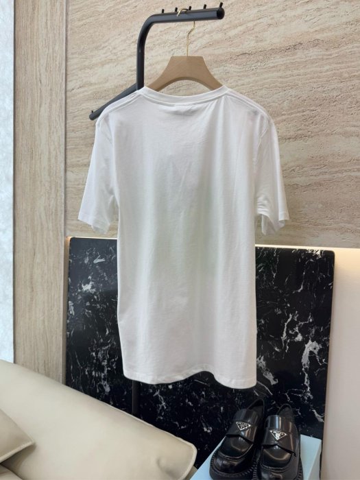 T-shirt women's фото 2