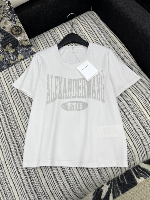 T-shirt women's