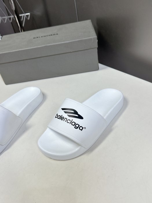 Шлепанцы фото 3