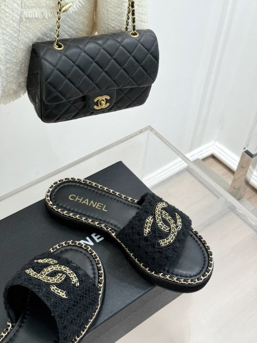 Шлепанцы женские фото 5