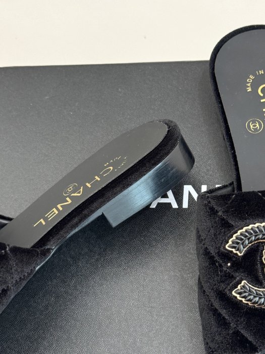 Шлепанцы фото 6