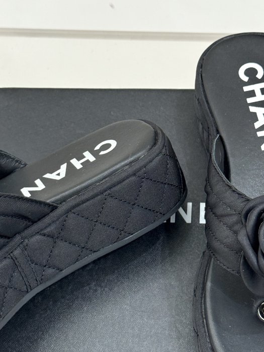 Шльопанці жіночі фото 6