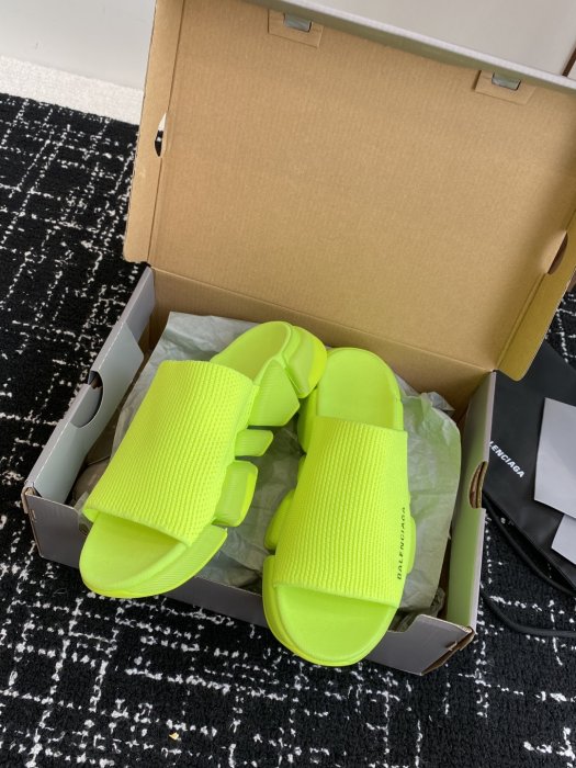 Шлепанцы женские фото 5