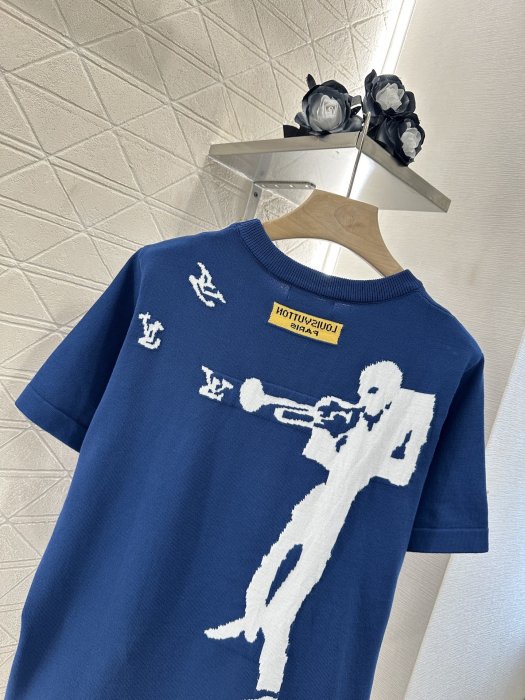 T-shirt women's фото 4