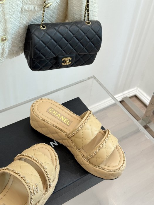 Шлепанцы женские фото 5