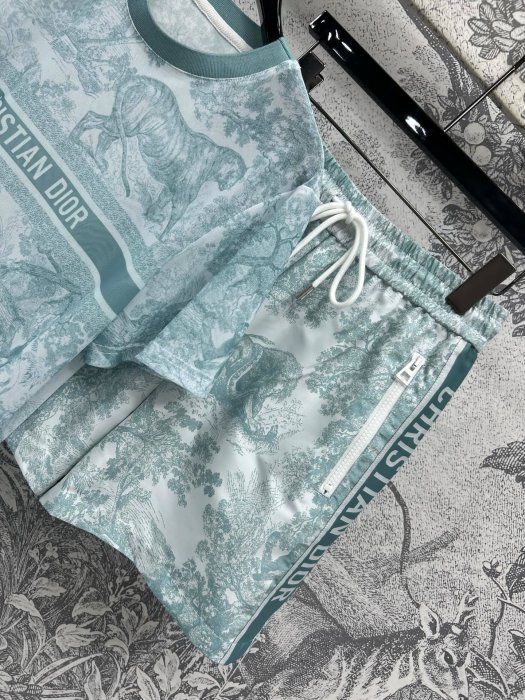 Костюм женский фото 6