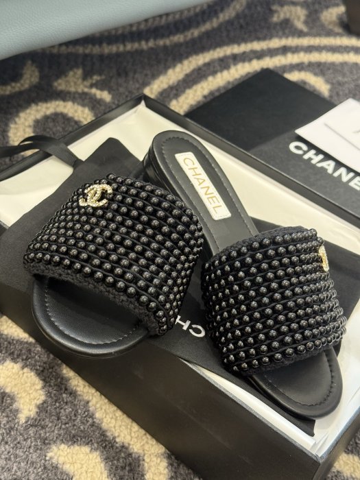 Шлепанцы женские фото 9