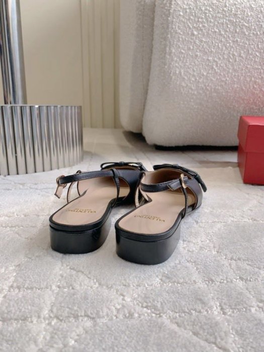 Sandals фото 9