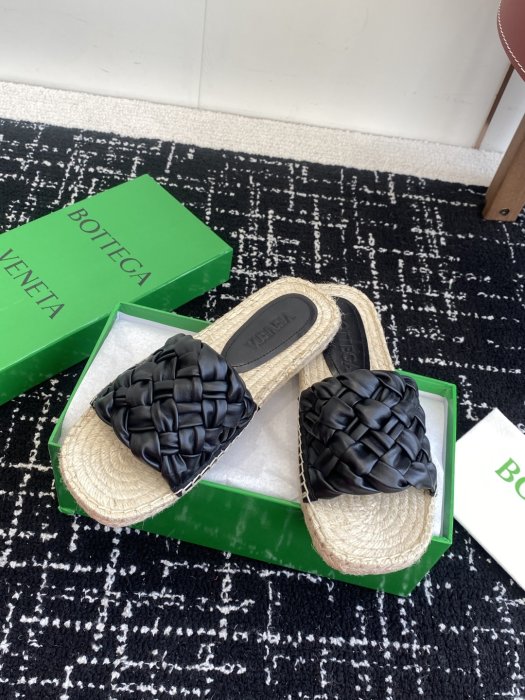 Шлепанцы женские фото 5