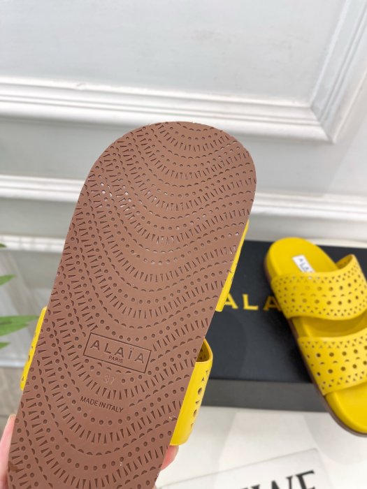 Шлепанцы женские фото 9