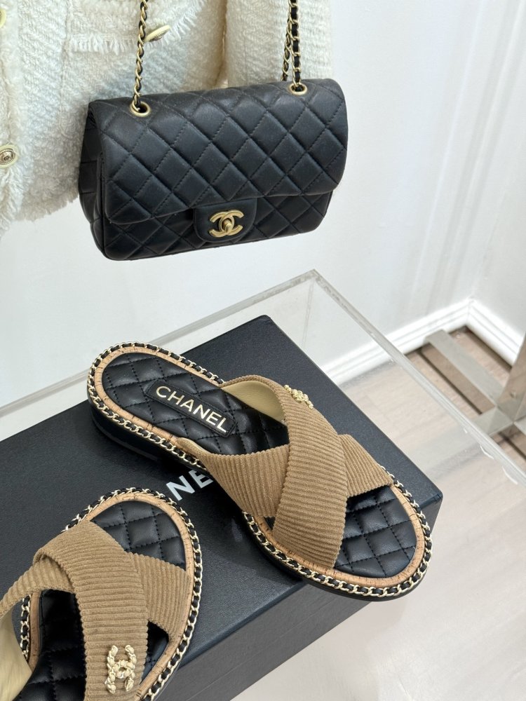 Шльопанці жіночі фото 5