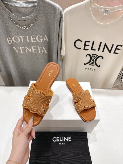 Шлепанцы женские фото 4