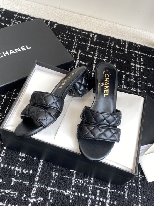 Шльопанці жіночі фото 5