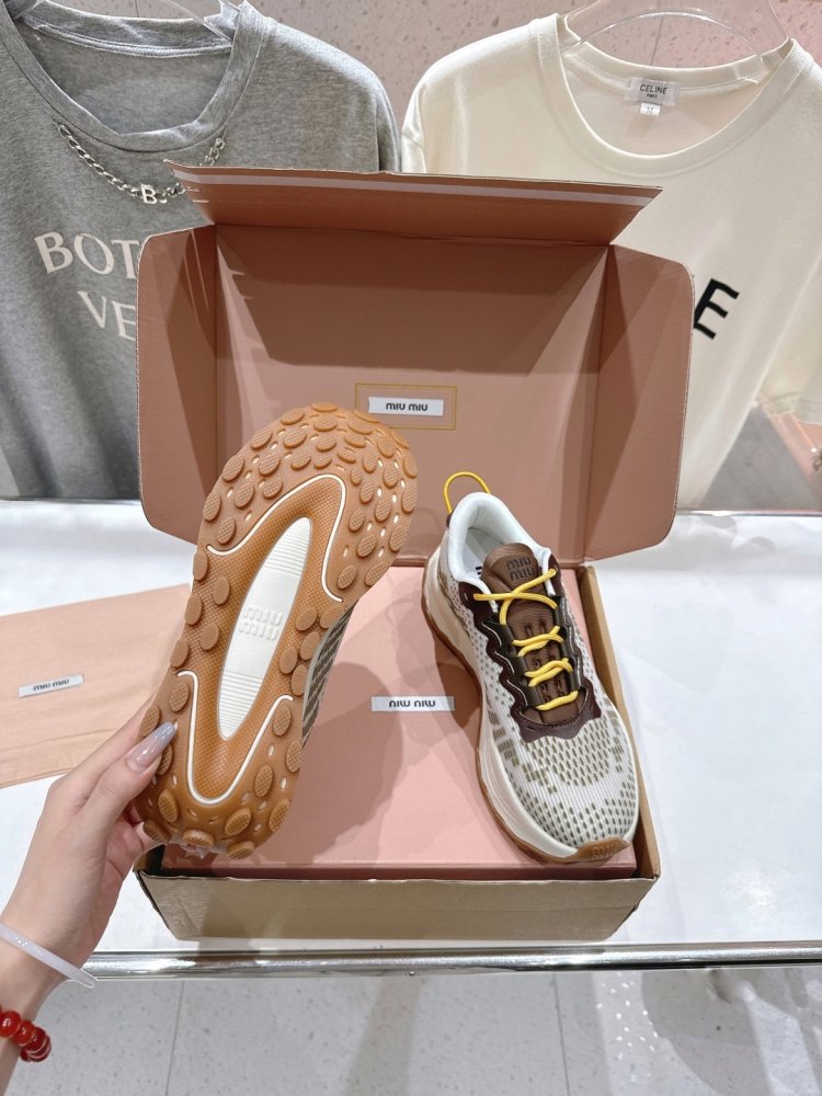 Кроссовки женские фото 9