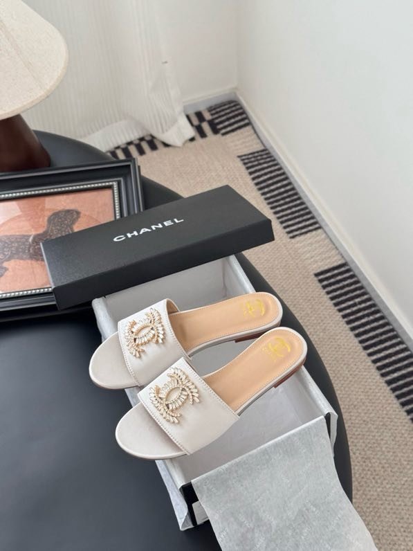 Шльопанці жіночі фото 9