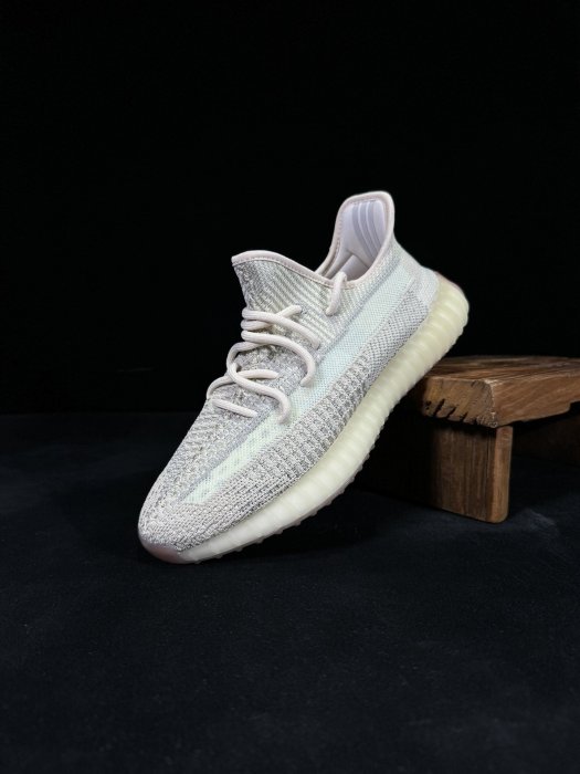 Кросівки Yeezy 350V2 фото 2