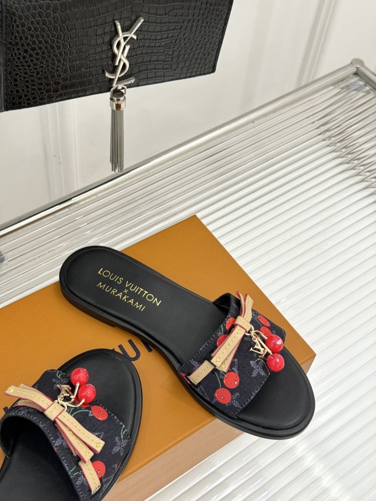 Шлепанцы женские фото 5