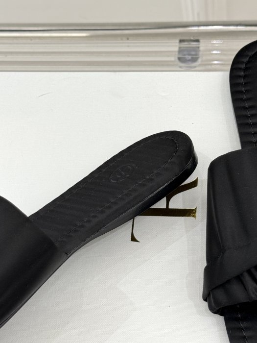 Шлепанцы фото 6