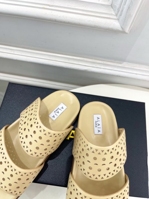 Шлепанцы женские фото 8