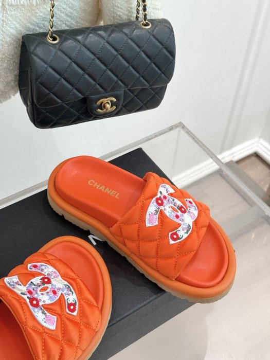 Шлепанцы фото 5