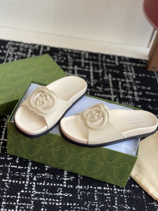 Шлепанцы фото 3