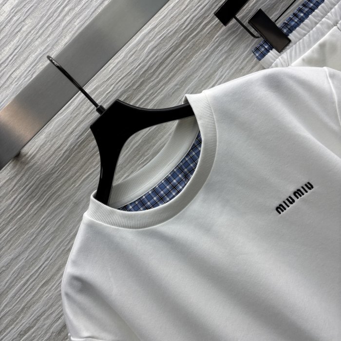 Костюм женский фото 2