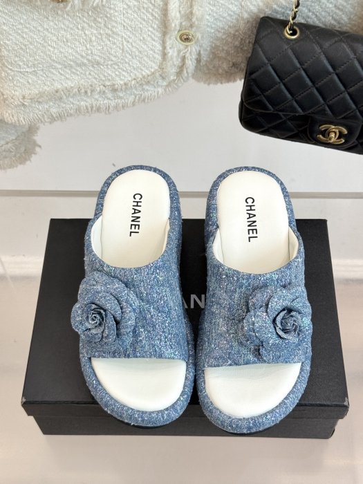 Шлепанцы женские фото 4