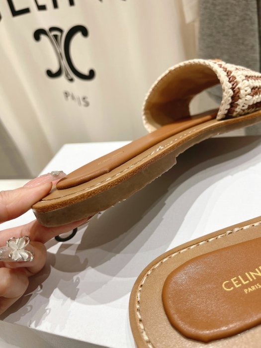 Шлепанцы женские фото 8