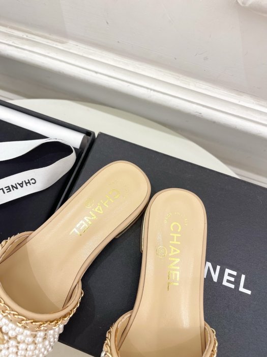 Шлепанцы женские фото 7