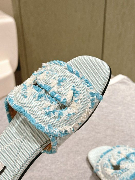 Шлепанцы фото 9