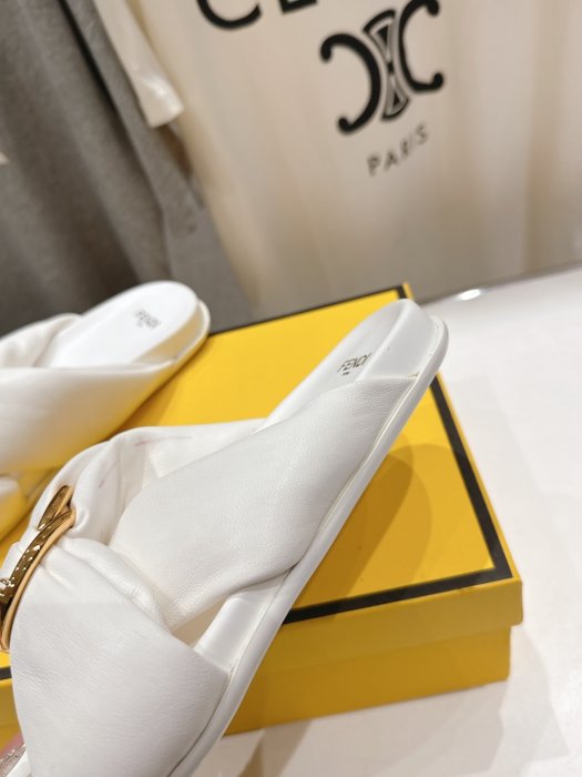 Шлепанцы женские фото 8