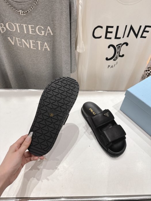 Шлепанцы фото 9