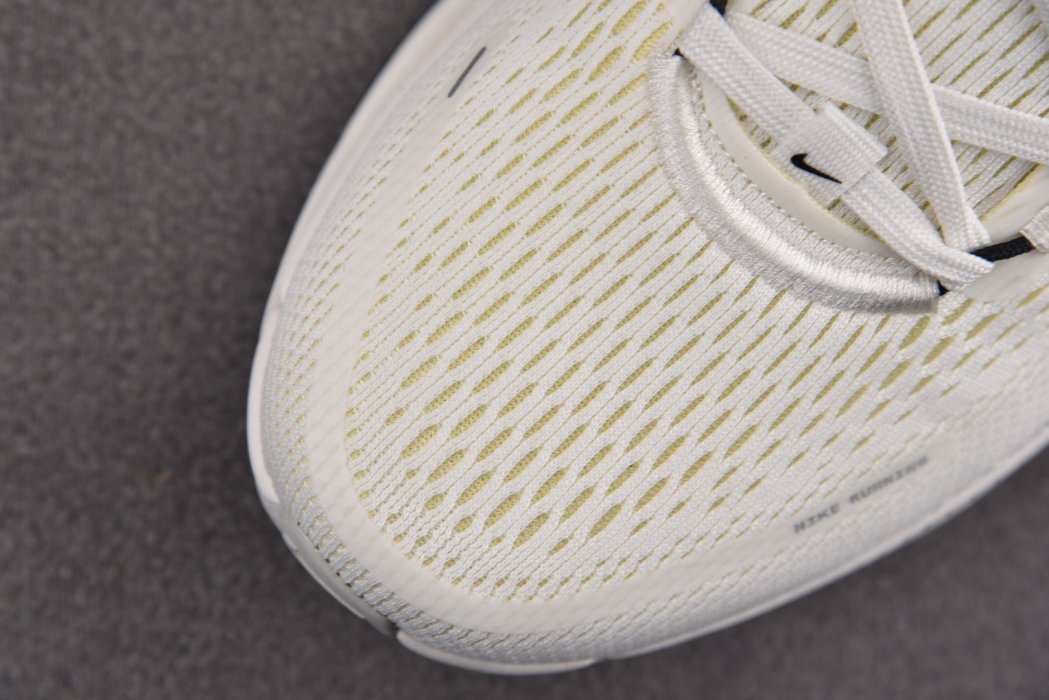 Кроссовки Vomero 18 Coconut Milk фото 8